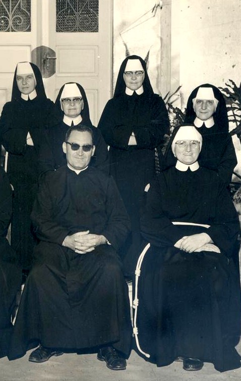 Irmãs Franciscanas da Imaculada Conceição -(enfermeiras)  Olimpia.
